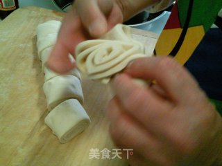 香香小花卷儿的做法步骤：14