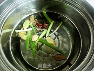 杏鲍菇萝卜排骨煲的做法步骤：3