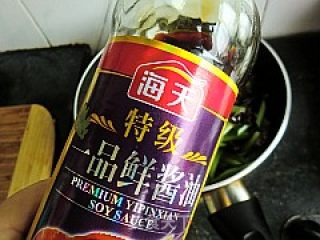 芹菜炒腰花的做法步骤：16