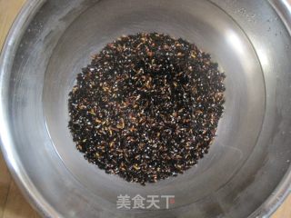 自制黑米面馒头的做法步骤：1