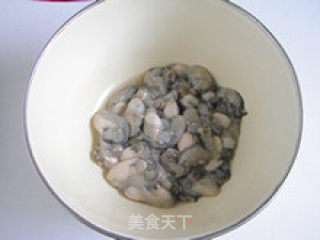 重镇安神、潜阳补阴—蒜香海蛎煎的做法步骤：3