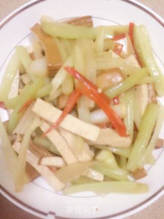 西芹豆腐干的做法