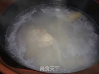 香菇鸡肉皮蛋粥的做法步骤：2