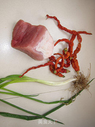 十分钟快手菜—家常茄丁烧肉的做法步骤：2