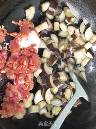 十分钟快手菜—家常茄丁烧肉的做法步骤：6