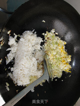 开胃经典炒饭—酸包菜剁椒炒饭的做法步骤：6