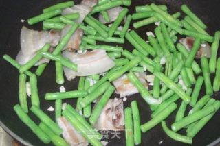 美味家常 白肉炒豆角的做法步骤：7