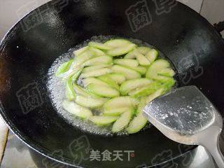 麻花丝瓜粉丝素汤的做法步骤：5