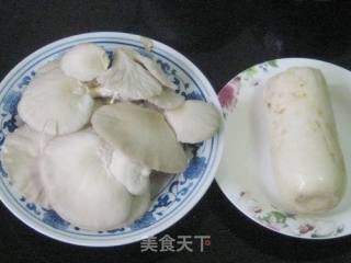 平菇萝卜汤的做法步骤：1