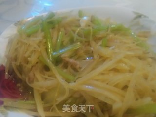 芹菜炒土豆丝的做法