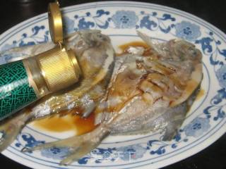 蒜味水煮鲳鱼的做法步骤：5