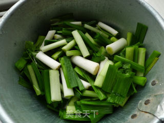 蒜苗香干肉的做法步骤：1