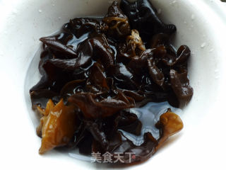 蒜苗香干肉的做法步骤：3