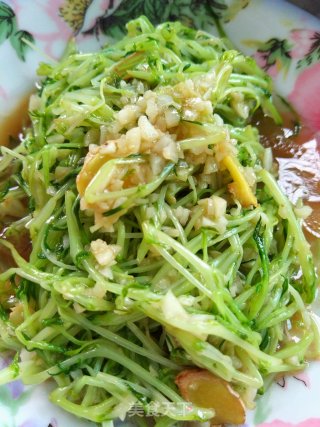 蒜粒松柳芽的做法
