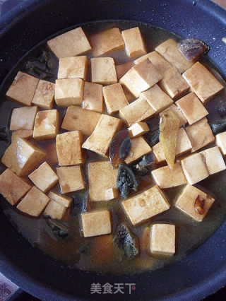【家常菜】皮蛋香辣豆腐  （5分钟快手菜）的做法步骤：11