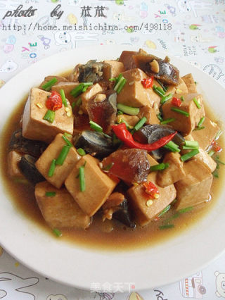 【家常菜】皮蛋香辣豆腐  （5分钟快手菜）的做法步骤：15