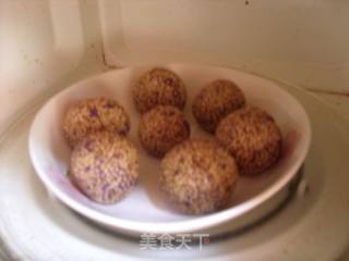 不蒸不煮不炸不烤内含惊喜的---------------全程微波紫薯麻球的做法步骤：8