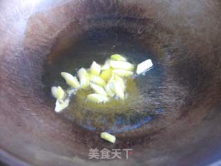 清炒胭脂藕的做法步骤：2