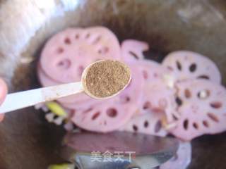 清炒胭脂藕的做法步骤：4