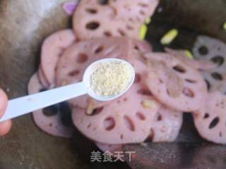 清炒胭脂藕的做法步骤：6