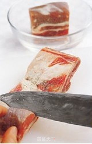 年糕排骨的做法步骤：1