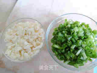 排骨白菜葱香面的做法步骤：1
