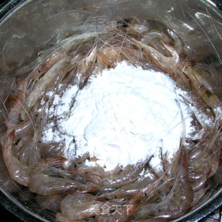 酥炸小虾的做法步骤：3