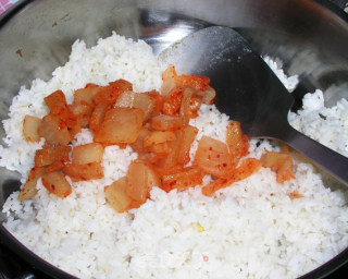 一个人的午餐——韩式泡菜金枪鱼炒饭的做法步骤：6