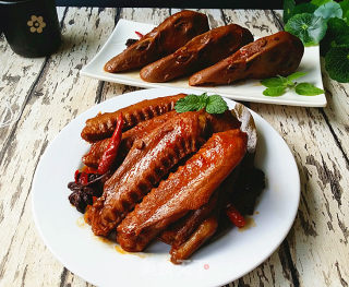 酱香鸭头与鸭翅的做法