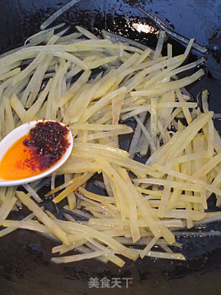 快手家常小炒——香辣土豆丝的做法步骤：5