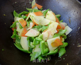 家常菜----土豆片胡萝卜片炒尖椒的做法步骤：8