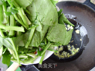 家常菜----菠菜炒鸡蛋的做法步骤：2