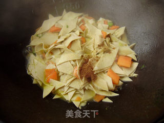 家常菜----尖椒炒干豆腐的做法步骤：6
