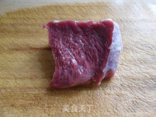 洋葱炒牛肉的做法步骤：1