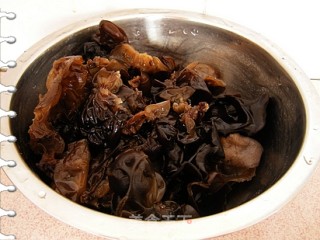 木耳肉片的做法步骤：2