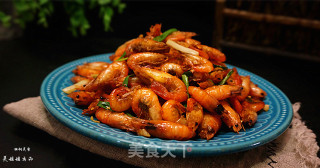 油爆小河虾的做法