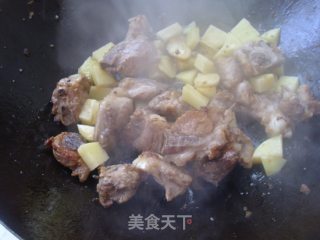 土豆烧排骨的做法步骤：7