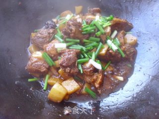 土豆烧排骨的做法步骤：9