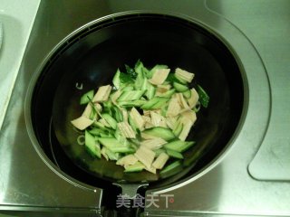 甜辣腐竹交黄瓜的做法步骤：6