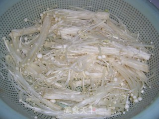 凉拌金针菇的做法步骤：1
