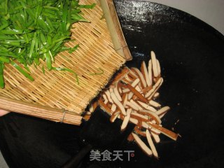 韭菜炒豆干的做法步骤：4