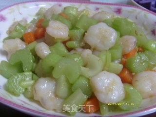 西芹虾仁的做法步骤：5