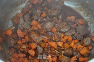 红酒烧牛腩百叶结的做法步骤：6
