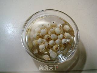 滋阴润燥清肺之“银耳莲子羹”的做法步骤：1