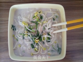 面很劲道，豆芽很脆，韭菜很香，汤很鲜，汤很鲜，汤很鲜……的做法