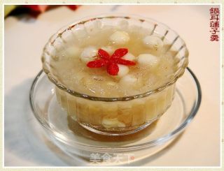 滋阴润燥清肺之“银耳莲子羹”的做法步骤：7