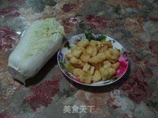 白菜炒豆腐泡的做法步骤：1