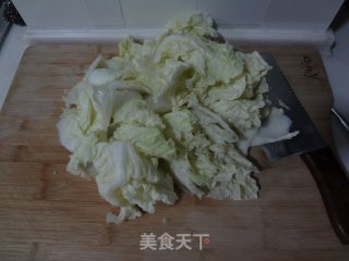 白菜炒豆腐泡的做法步骤：2