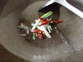 饭遭殃-------------鱼干小炒水晶皮的做法步骤：8
