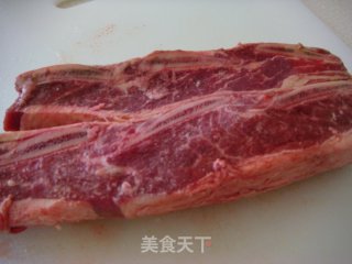香煎牛仔骨的做法步骤：1